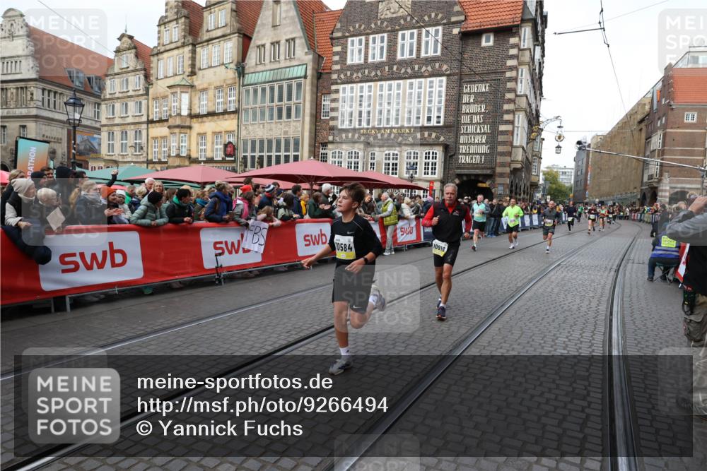 05.10.2025 - 20. swb-Marathon Bremen Yannick Fuchs http://msf.ph/oto/9266494 05.10.2025 10:51:42 Ziel 9252, 10584, 10918, 10928, 11484 meine-sportfotos.de