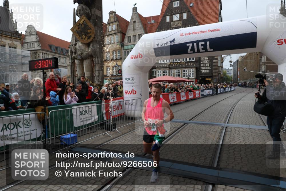 05.10.2025 - 20. swb-Marathon Bremen Yannick Fuchs http://msf.ph/oto/9266506 05.10.2025 12:08:54 Ziel 408 meine-sportfotos.de