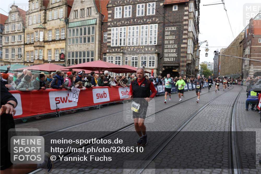 05.10.2025 - 20. swb-Marathon Bremen Yannick Fuchs http://msf.ph/oto/9266510 05.10.2025 10:51:42 Ziel 9252, 10584, 10918, 10928, 11484 meine-sportfotos.de