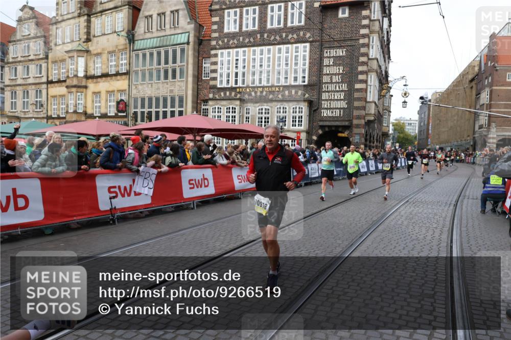 05.10.2025 - 20. swb-Marathon Bremen Yannick Fuchs http://msf.ph/oto/9266519 05.10.2025 10:51:42 Ziel 9252, 10584, 10918, 10928, 11484 meine-sportfotos.de