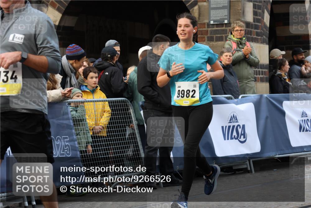 05.10.2025 - 20. swb-Marathon Bremen Strokosch-Dieckow http://msf.ph/oto/9266526 05.10.2025 11:08:35 Ziel 7069, 7706, 9481, 9982, 10134, 10212, 10787, 10859, 10998, 11028, 11073, 11076, 11242 meine-sportfotos.de