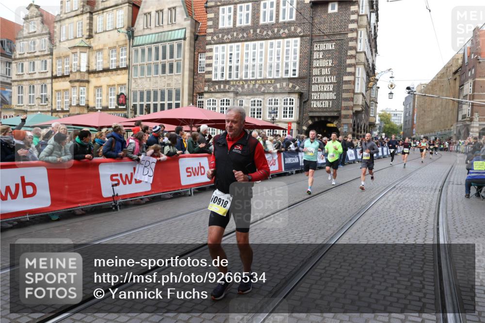 05.10.2025 - 20. swb-Marathon Bremen Yannick Fuchs http://msf.ph/oto/9266534 05.10.2025 10:51:43 Ziel 9252, 9268, 10584, 10716, 10918, 10928, 11484 meine-sportfotos.de