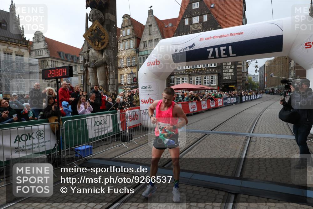 05.10.2025 - 20. swb-Marathon Bremen Yannick Fuchs http://msf.ph/oto/9266537 05.10.2025 12:08:54 Ziel 408 meine-sportfotos.de