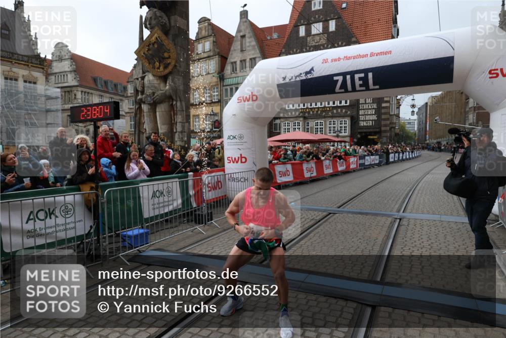 05.10.2025 - 20. swb-Marathon Bremen Yannick Fuchs http://msf.ph/oto/9266552 05.10.2025 12:08:54 Ziel 408 meine-sportfotos.de