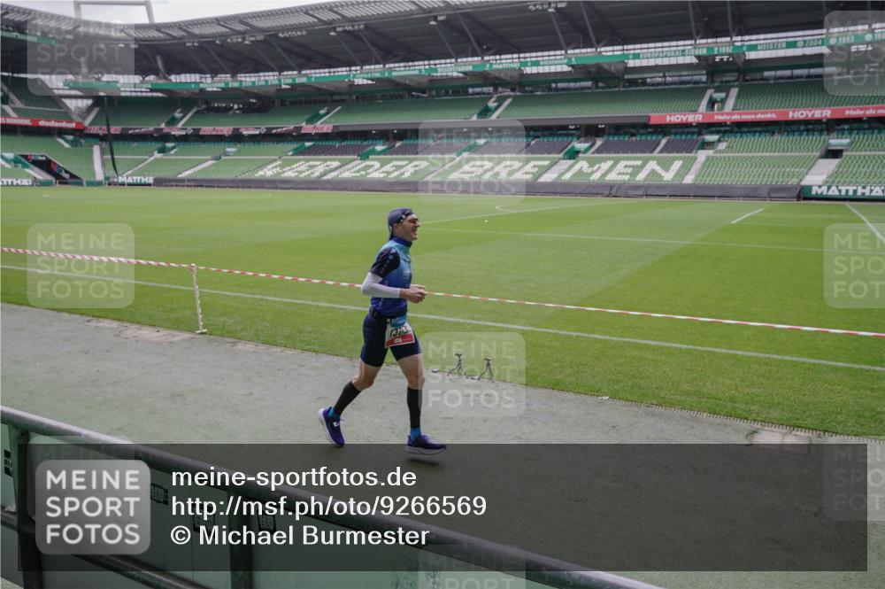 05.10.2025 - 20. swb-Marathon Bremen Michael Burmester http://msf.ph/oto/9266569 05.10.2025 12:27:44 Laufen im Stadion 258, 303, 593, 758, 1303, 1334, 1668, 1687, 2175, 1571, 1700, 1969 meine-sportfotos.de