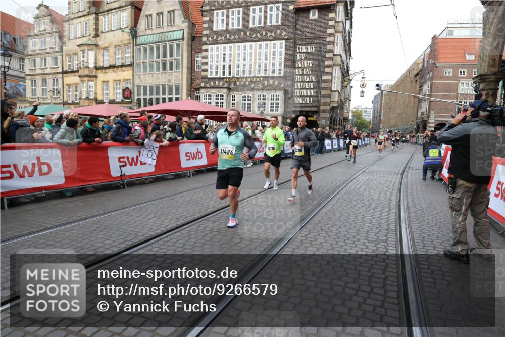 05.10.2025 - 20. swb-Marathon Bremen Yannick Fuchs http://msf.ph/oto/9266579 05.10.2025 10:51:44 Ziel 8333, 9252, 9268, 10584, 10716, 10918, 10928, 11484 meine-sportfotos.de