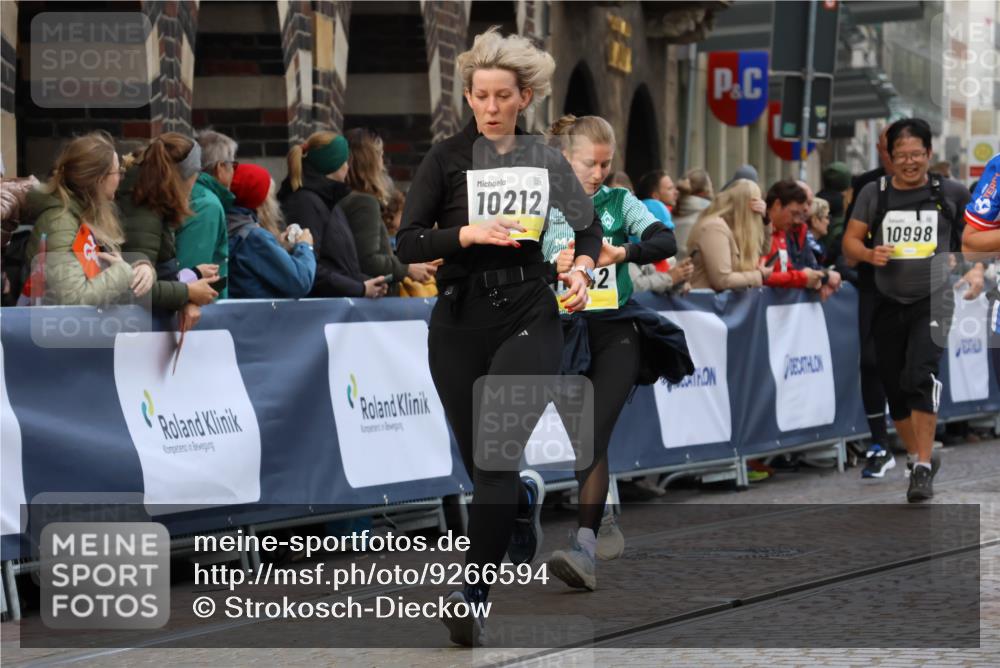05.10.2025 - 20. swb-Marathon Bremen Strokosch-Dieckow http://msf.ph/oto/9266594 05.10.2025 11:08:37 Ziel 7069, 7706, 9191, 9276, 9589, 9982, 10134, 10212, 10567, 10787, 10998, 11028, 11073, 11076, 11242, 11479, 11590 meine-sportfotos.de