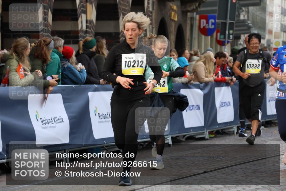 05.10.2025 - 20. swb-Marathon Bremen Strokosch-Dieckow http://msf.ph/oto/9266615 05.10.2025 11:08:37 Ziel 7069, 7706, 9191, 9276, 9589, 9982, 10134, 10212, 10567, 10787, 10998, 11028, 11073, 11076, 11242, 11479, 11590 meine-sportfotos.de