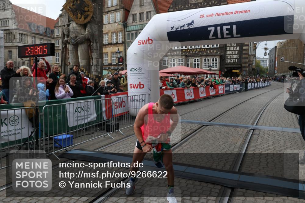 05.10.2025 - 20. swb-Marathon Bremen Yannick Fuchs http://msf.ph/oto/9266622 05.10.2025 12:08:55 Ziel 408 meine-sportfotos.de