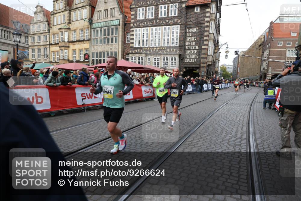 05.10.2025 - 20. swb-Marathon Bremen Yannick Fuchs http://msf.ph/oto/9266624 05.10.2025 10:51:45 Ziel 8333, 9252, 9268, 10584, 10716, 10918, 10928, 11484 meine-sportfotos.de
