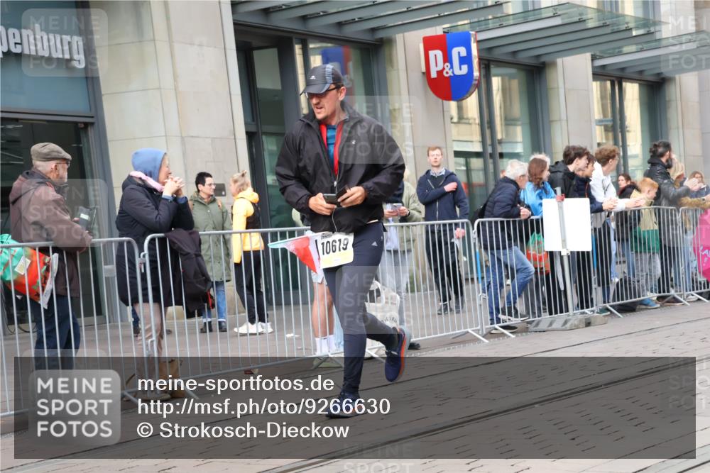 05.10.2025 - 20. swb-Marathon Bremen Strokosch-Dieckow http://msf.ph/oto/9266630 05.10.2025 11:05:30 Ziel 7777, 9335, 9355, 9423, 9907, 9931, 10095, 10197, 10529, 10587, 10597, 10619, 10769, 10843, 10844, 10999, 11134, 11425, 11455, 11468, 11604, 7777, 9335, 9355, 9423, 9907, 9931, 10095, 10197, 10529, 10587, 10597, 10619, 10769, 10843, 10844, 10999, 11134, 11425, 11455, 11468, 11604 meine-sportfotos.de