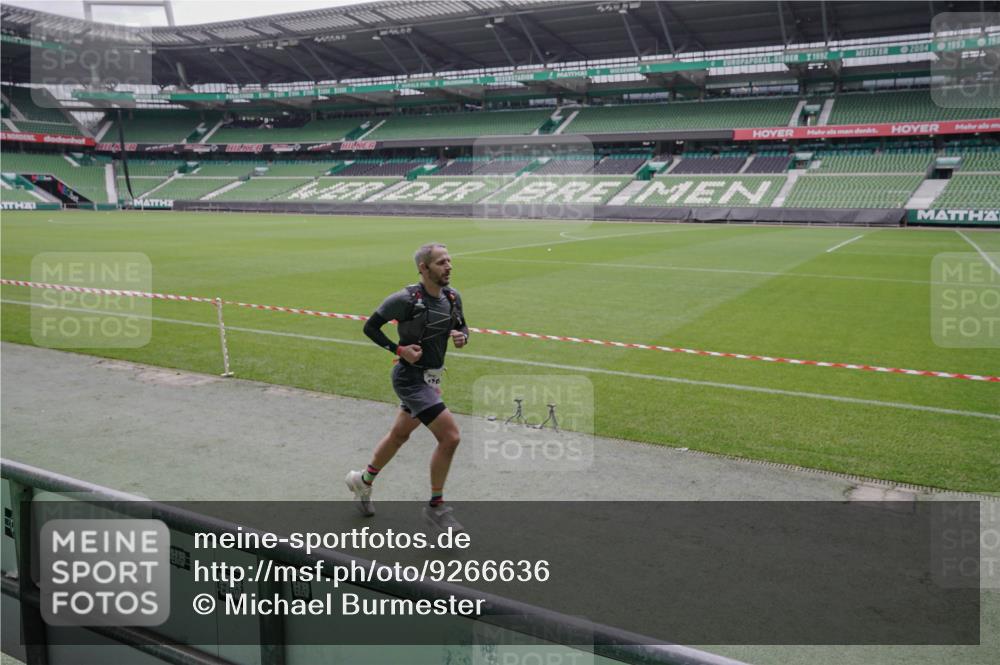 05.10.2025 - 20. swb-Marathon Bremen Michael Burmester http://msf.ph/oto/9266636 05.10.2025 12:27:55 Laufen im Stadion 258, 303, 593, 758, 1249, 1303, 1334, 1668, 1687, 2175, 1700 meine-sportfotos.de