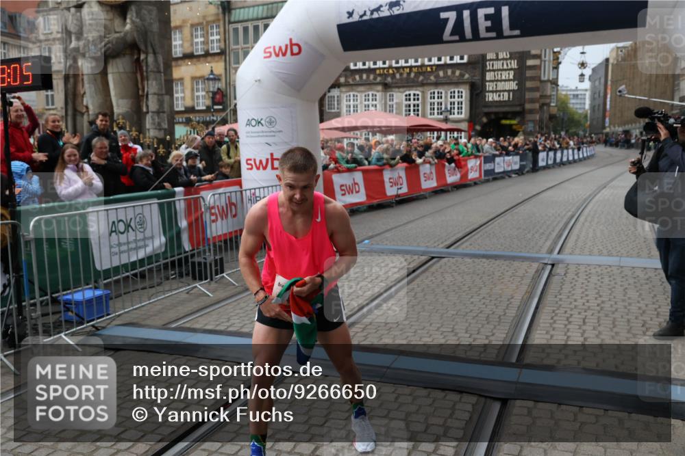 05.10.2025 - 20. swb-Marathon Bremen Yannick Fuchs http://msf.ph/oto/9266650 05.10.2025 12:08:55 Ziel 408 meine-sportfotos.de