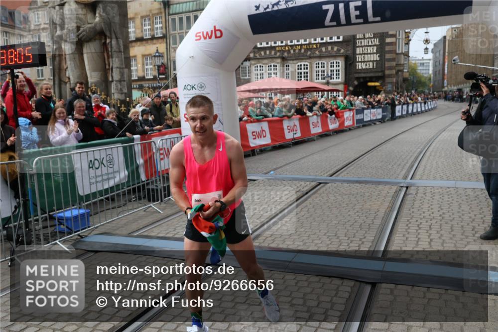 05.10.2025 - 20. swb-Marathon Bremen Yannick Fuchs http://msf.ph/oto/9266656 05.10.2025 12:08:55 Ziel 408 meine-sportfotos.de
