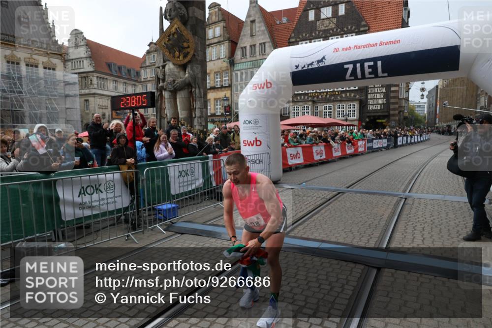 05.10.2025 - 20. swb-Marathon Bremen Yannick Fuchs http://msf.ph/oto/9266686 05.10.2025 12:08:55 Ziel 408 meine-sportfotos.de