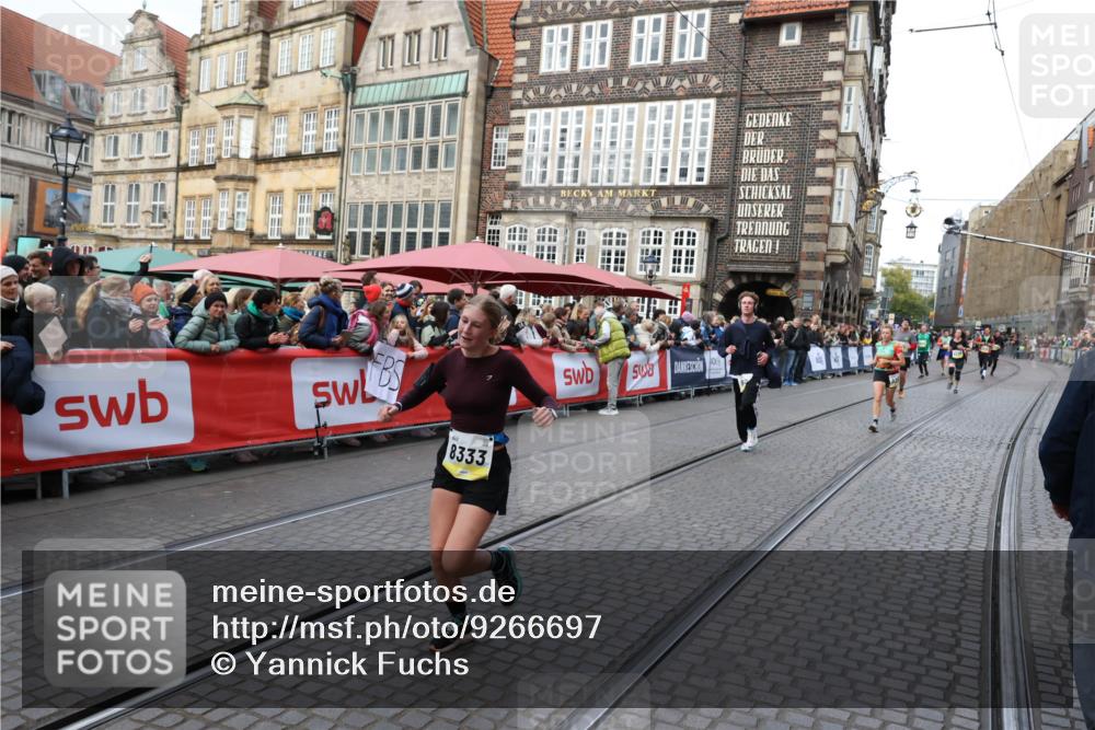 05.10.2025 - 20. swb-Marathon Bremen Yannick Fuchs http://msf.ph/oto/9266697 05.10.2025 10:51:47 Ziel 8333, 9252, 9259, 9268, 10584, 10716, 10918, 10928, 11484 meine-sportfotos.de