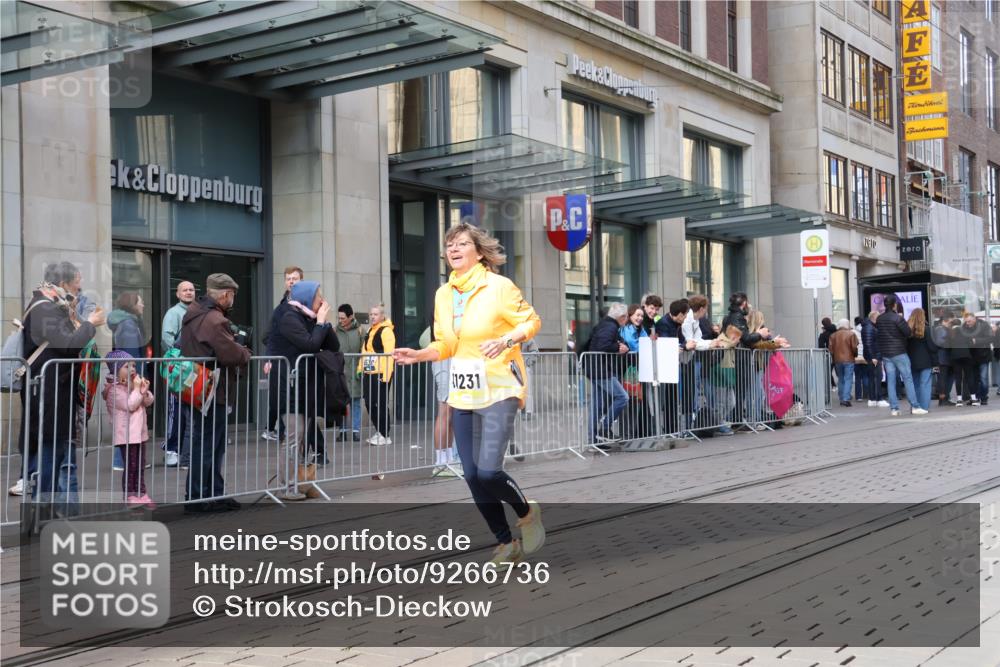 05.10.2025 - 20. swb-Marathon Bremen Strokosch-Dieckow http://msf.ph/oto/9266736 05.10.2025 11:05:34 Ziel 7777, 9335, 9355, 9423, 9907, 9931, 10081, 10095, 10100, 10101, 10197, 10529, 10587, 10597, 10619, 10769, 11134, 11425, 11455, 11468, 11525, 11604, 7777, 9335, 9355, 9423, 9907, 9931, 10081, 10095, 10100, 10101, 10197, 10529, 10587, 10597, 10619, 10769, 11134, 11425, 11455, 11468, 11604 meine-sportfotos.de