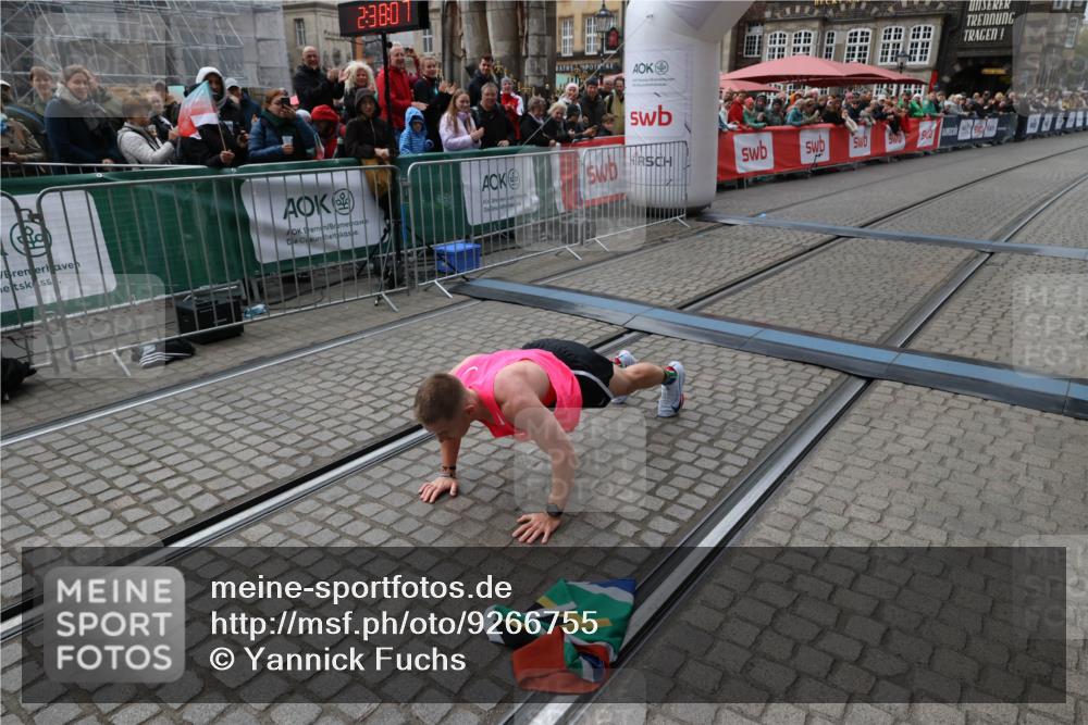 05.10.2025 - 20. swb-Marathon Bremen Yannick Fuchs http://msf.ph/oto/9266755 05.10.2025 12:08:57 Ziel 408 meine-sportfotos.de
