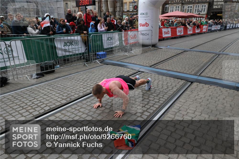 05.10.2025 - 20. swb-Marathon Bremen Yannick Fuchs http://msf.ph/oto/9266760 05.10.2025 12:08:57 Ziel 408 meine-sportfotos.de