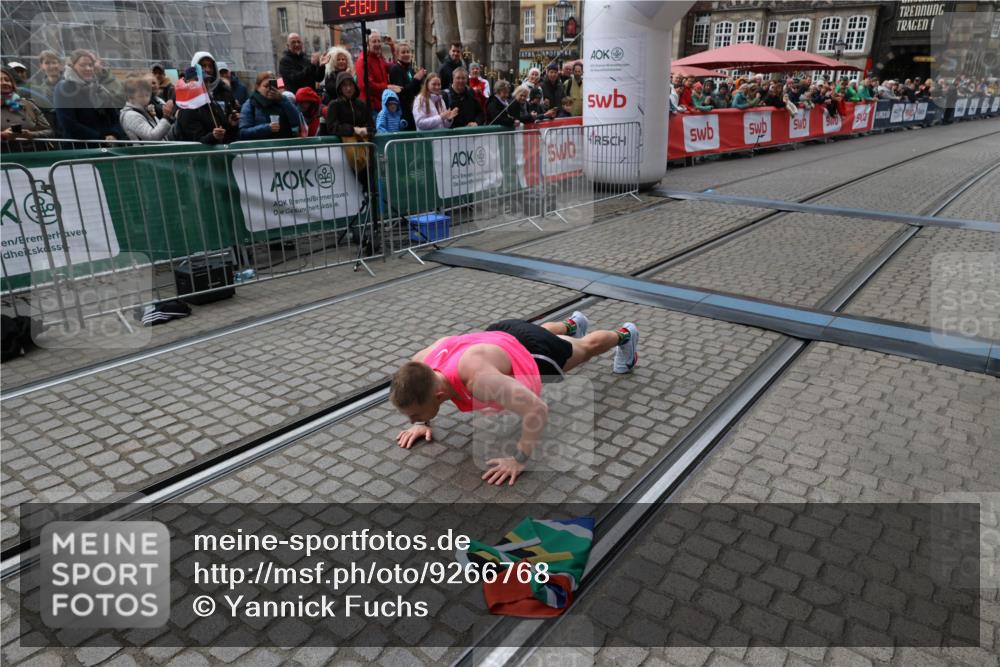 05.10.2025 - 20. swb-Marathon Bremen Yannick Fuchs http://msf.ph/oto/9266768 05.10.2025 12:08:57 Ziel 408 meine-sportfotos.de