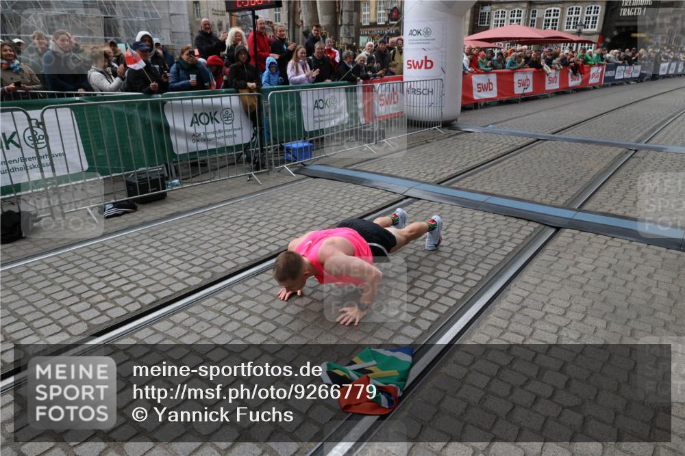 05.10.2025 - 20. swb-Marathon Bremen Yannick Fuchs http://msf.ph/oto/9266779 05.10.2025 12:08:57 Ziel 408 meine-sportfotos.de
