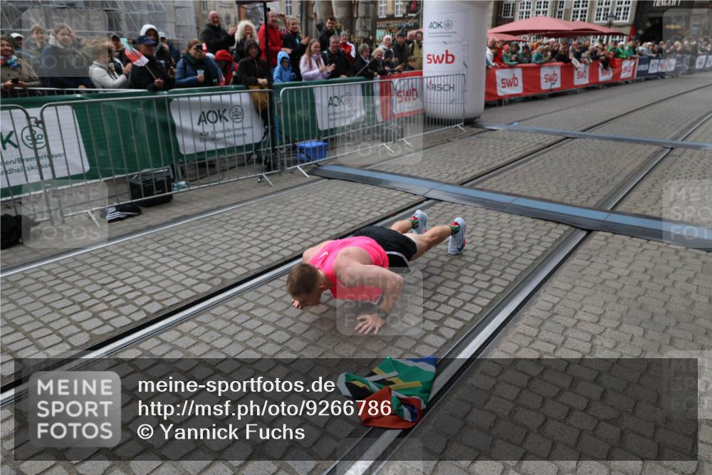 05.10.2025 - 20. swb-Marathon Bremen Yannick Fuchs http://msf.ph/oto/9266786 05.10.2025 12:08:57 Ziel 408 meine-sportfotos.de