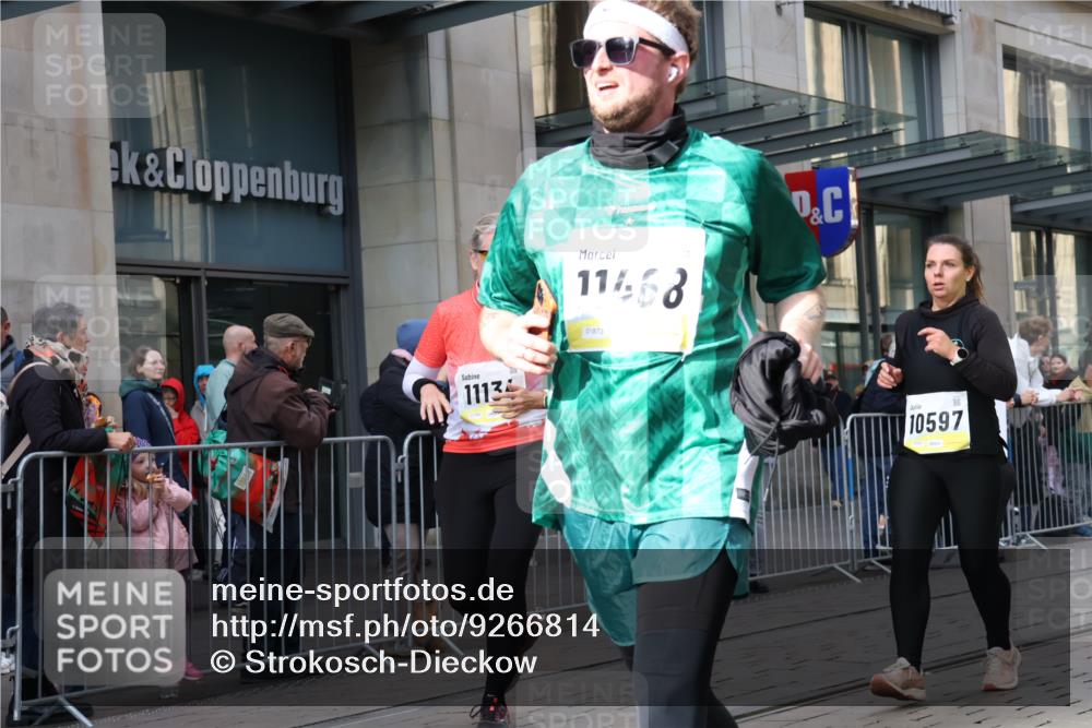 05.10.2025 - 20. swb-Marathon Bremen Strokosch-Dieckow http://msf.ph/oto/9266814 05.10.2025 11:05:41 Ziel 7777, 9355, 9387, 9438, 9786, 9907, 9931, 10081, 10095, 10100, 10101, 10192, 10249, 10462, 10587, 10597, 10619, 10623, 10848, 11134, 11231, 11296, 11425, 11433, 11468, 11525, 7777, 9355, 9387, 9438, 9786, 9907, 9931, 10081, 10095, 10100, 10101, 10192, 10249, 10462, 10587, 10597, 10619, 10623, 10848, 11134, 11425, 11468 meine-sportfotos.de