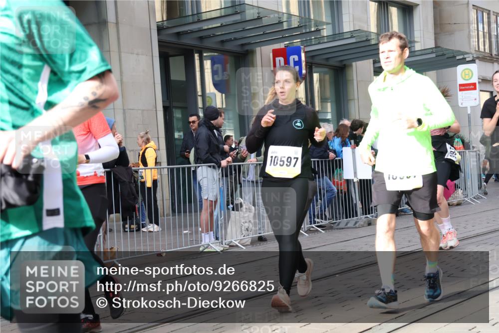 05.10.2025 - 20. swb-Marathon Bremen Strokosch-Dieckow http://msf.ph/oto/9266825 05.10.2025 11:05:42 Ziel 7777, 9355, 9387, 9438, 9786, 9907, 9931, 10081, 10095, 10100, 10101, 10192, 10249, 10462, 10587, 10597, 10619, 10623, 10848, 11134, 11231, 11296, 11425, 11433, 11468, 11525, 7777, 9355, 9387, 9438, 9786, 9907, 9931, 10081, 10095, 10100, 10101, 10192, 10249, 10462, 10587, 10597, 10619, 10623, 10848, 11134, 11425, 11468 meine-sportfotos.de