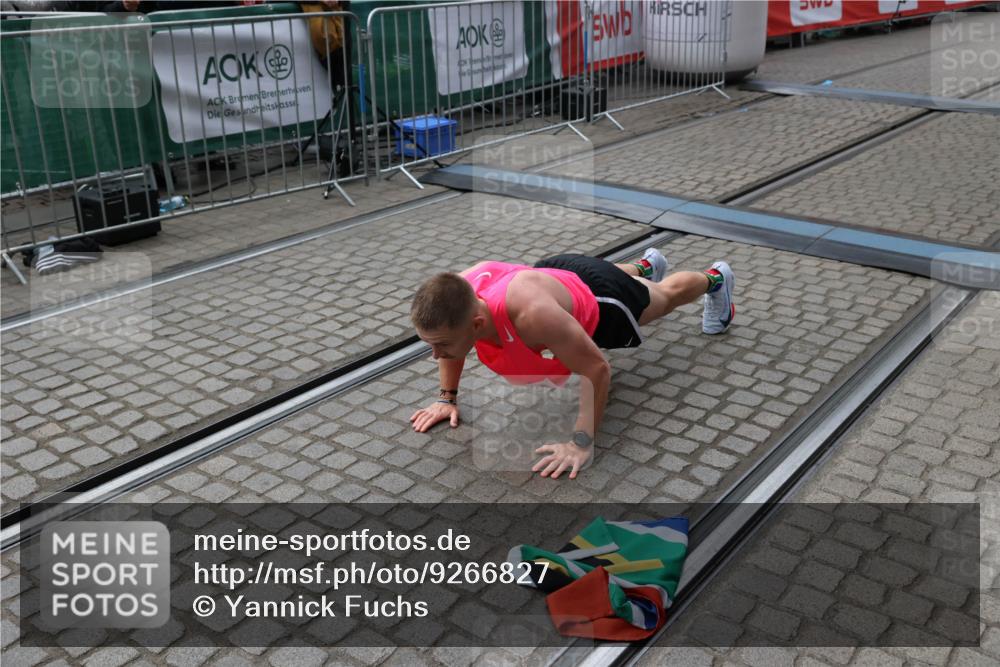 05.10.2025 - 20. swb-Marathon Bremen Yannick Fuchs http://msf.ph/oto/9266827 05.10.2025 12:08:58 Ziel 408 meine-sportfotos.de