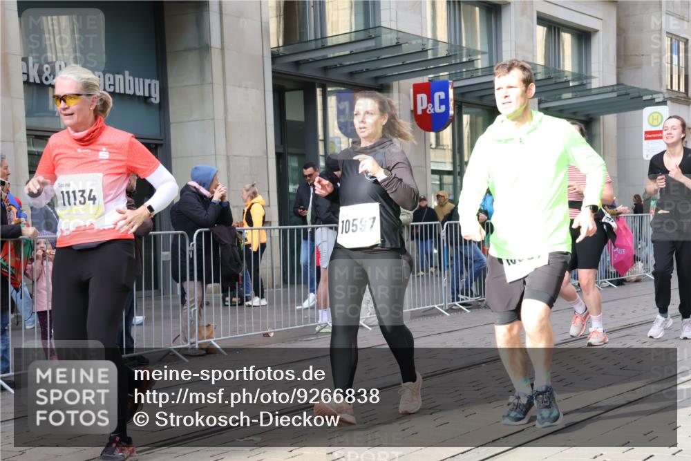 05.10.2025 - 20. swb-Marathon Bremen Strokosch-Dieckow http://msf.ph/oto/9266838 05.10.2025 11:05:42 Ziel 7777, 9355, 9387, 9438, 9786, 9907, 9931, 10081, 10095, 10100, 10101, 10192, 10249, 10462, 10587, 10597, 10619, 10623, 10848, 11134, 11231, 11296, 11425, 11433, 11468, 11525, 7777, 9355, 9387, 9438, 9786, 9907, 9931, 10081, 10095, 10100, 10101, 10192, 10249, 10462, 10587, 10597, 10619, 10623, 10848, 11134, 11425, 11468 meine-sportfotos.de