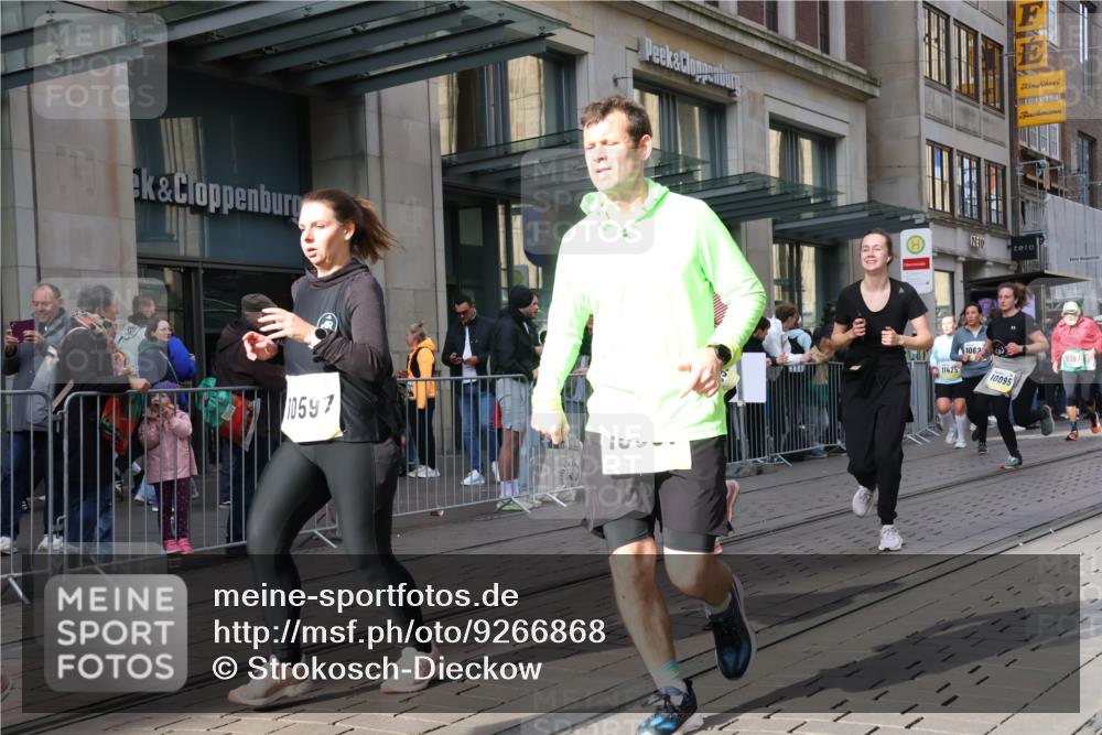 05.10.2025 - 20. swb-Marathon Bremen Strokosch-Dieckow http://msf.ph/oto/9266868 05.10.2025 11:05:43 Ziel 7777, 7979, 9355, 9387, 9438, 9712, 9786, 9931, 10081, 10095, 10100, 10101, 10192, 10249, 10462, 10587, 10597, 10623, 10848, 11065, 11092, 11134, 11231, 11296, 11425, 11433, 11468, 11525, 7777, 7979, 9355, 9387, 9438, 9712, 9786, 9931, 10081, 10095, 10100, 10101, 10192, 10249, 10462, 10587, 10597, 10623, 10848, 11065, 11092, 11134, 11425, 11468 meine-sportfotos.de