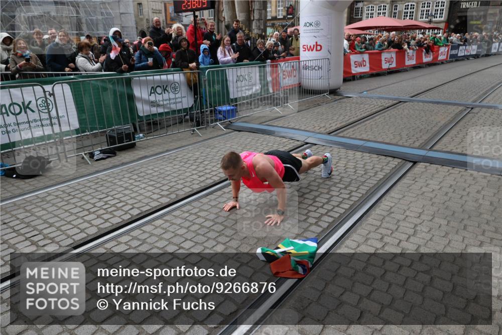05.10.2025 - 20. swb-Marathon Bremen Yannick Fuchs http://msf.ph/oto/9266876 05.10.2025 12:08:58 Ziel 408 meine-sportfotos.de