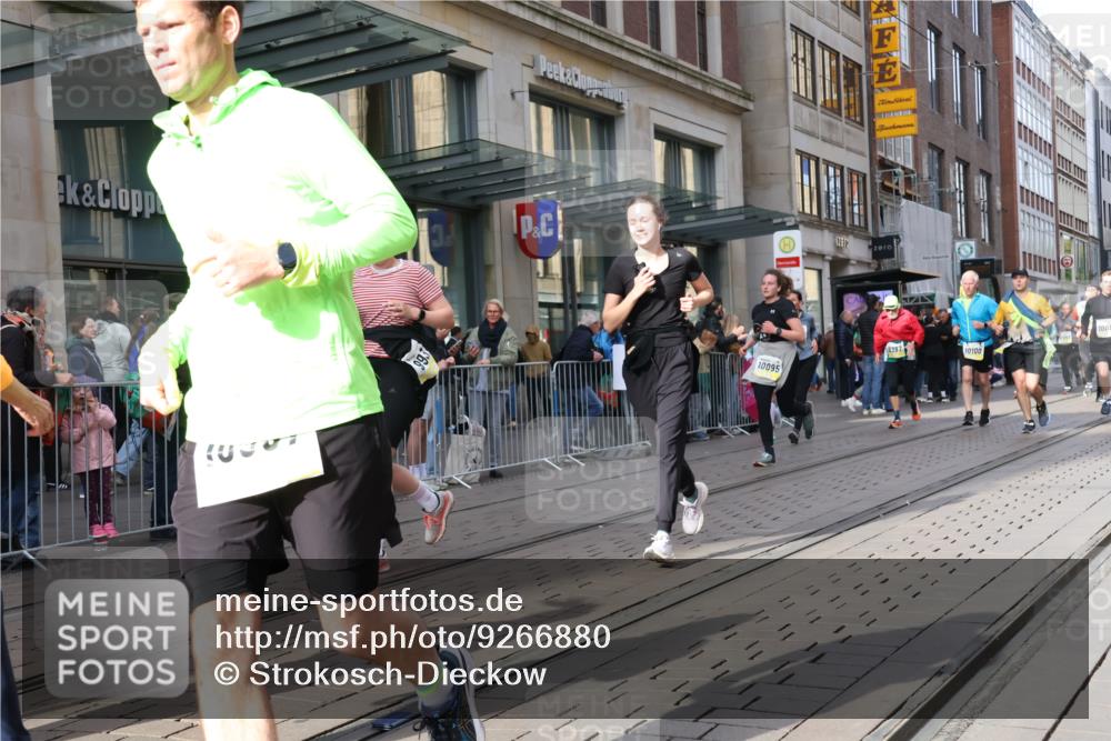 05.10.2025 - 20. swb-Marathon Bremen Strokosch-Dieckow http://msf.ph/oto/9266880 05.10.2025 11:05:43 Ziel 7777, 7979, 9355, 9387, 9438, 9712, 9786, 9931, 10081, 10095, 10100, 10101, 10192, 10249, 10462, 10587, 10597, 10623, 10848, 11065, 11092, 11134, 11231, 11296, 11425, 11433, 11468, 11525, 7777, 7979, 9355, 9387, 9438, 9712, 9786, 9931, 10081, 10095, 10100, 10101, 10192, 10249, 10462, 10587, 10597, 10623, 10848, 11065, 11092, 11134, 11425, 11468 meine-sportfotos.de