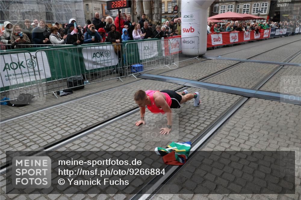 05.10.2025 - 20. swb-Marathon Bremen Yannick Fuchs http://msf.ph/oto/9266884 05.10.2025 12:08:58 Ziel 408 meine-sportfotos.de
