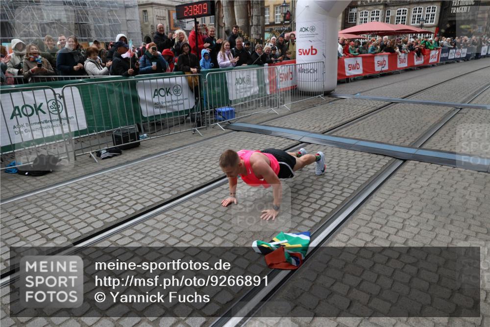 05.10.2025 - 20. swb-Marathon Bremen Yannick Fuchs http://msf.ph/oto/9266891 05.10.2025 12:08:59 Ziel  meine-sportfotos.de