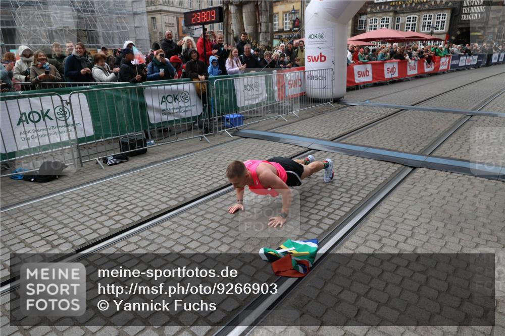 05.10.2025 - 20. swb-Marathon Bremen Yannick Fuchs http://msf.ph/oto/9266903 05.10.2025 12:08:59 Ziel  meine-sportfotos.de