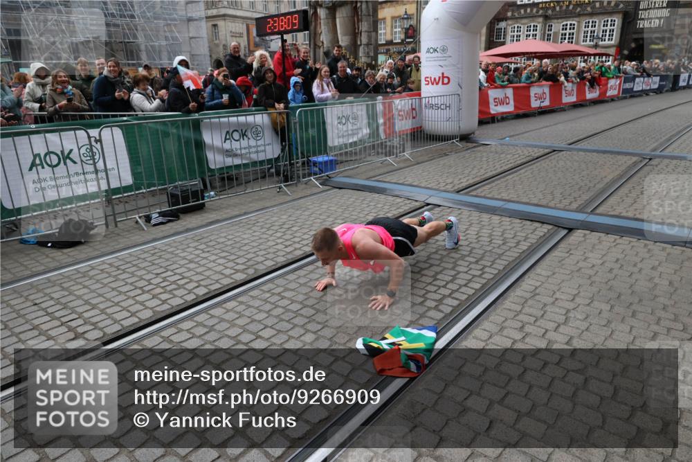05.10.2025 - 20. swb-Marathon Bremen Yannick Fuchs http://msf.ph/oto/9266909 05.10.2025 12:08:59 Ziel  meine-sportfotos.de