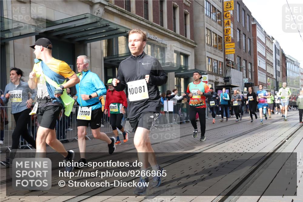 05.10.2025 - 20. swb-Marathon Bremen Strokosch-Dieckow http://msf.ph/oto/9266965 05.10.2025 11:05:48 Ziel 7979, 9205, 9228, 9355, 9387, 9438, 9523, 9712, 9786, 9931, 10081, 10095, 10100, 10101, 10152, 10192, 10243, 10249, 10374, 10404, 10462, 10587, 10597, 10623, 10848, 11065, 11092, 11134, 11169, 11231, 11296, 11425, 11433, 11468, 11525, 7979, 9205, 9228, 9355, 9387, 9438, 9523, 9712, 9786, 9931, 10081, 10095, 10100, 10101, 10152, 10192, 10243, 10249, 10374, 10404, 10462, 10587, 10597, 10623, 10848, 11065, 11092, 11134, 11169, 11425, 11468 meine-sportfotos.de