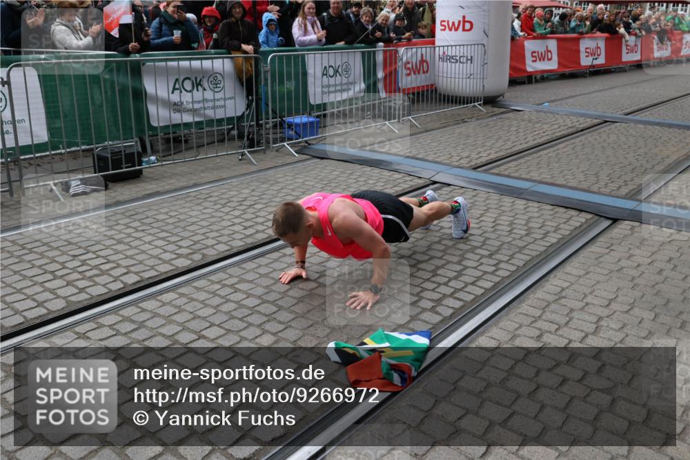 05.10.2025 - 20. swb-Marathon Bremen Yannick Fuchs http://msf.ph/oto/9266972 05.10.2025 12:08:59 Ziel  meine-sportfotos.de