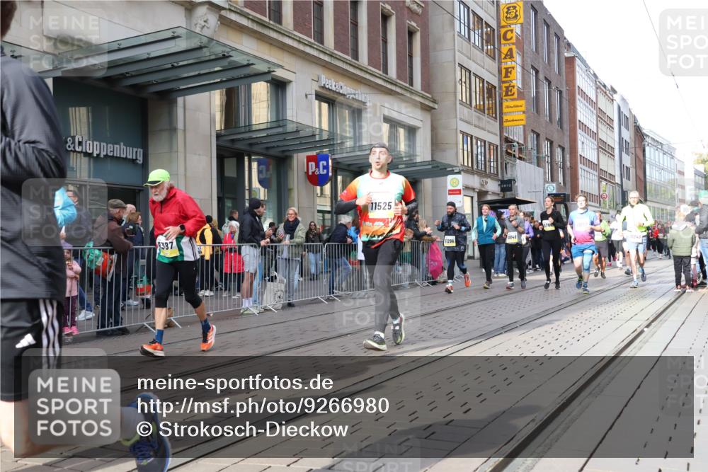 05.10.2025 - 20. swb-Marathon Bremen Strokosch-Dieckow http://msf.ph/oto/9266980 05.10.2025 11:05:48 Ziel 7979, 9205, 9228, 9355, 9387, 9438, 9523, 9712, 9786, 9931, 10081, 10095, 10100, 10101, 10152, 10192, 10243, 10249, 10374, 10404, 10462, 10587, 10597, 10623, 10848, 11065, 11092, 11134, 11169, 11231, 11296, 11425, 11433, 11468, 11525, 7979, 9205, 9228, 9355, 9387, 9438, 9523, 9712, 9786, 9931, 10081, 10095, 10100, 10101, 10152, 10192, 10243, 10249, 10374, 10404, 10462, 10587, 10597, 10623, 10848, 11065, 11092, 11134, 11169, 11425, 11468 meine-sportfotos.de