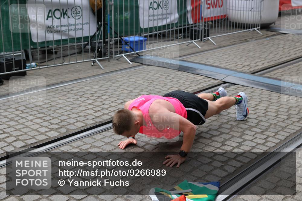 05.10.2025 - 20. swb-Marathon Bremen Yannick Fuchs http://msf.ph/oto/9266989 05.10.2025 12:09:00 Ziel  meine-sportfotos.de