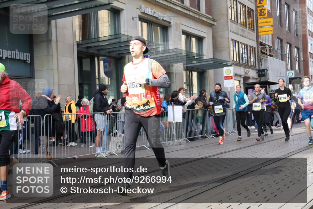 05.10.2025 - 20. swb-Marathon Bremen Strokosch-Dieckow http://msf.ph/oto/9266994 05.10.2025 11:05:49 Ziel 7979, 9205, 9228, 9355, 9387, 9438, 9523, 9712, 9786, 9931, 10081, 10095, 10100, 10101, 10152, 10192, 10243, 10249, 10374, 10404, 10462, 10587, 10597, 10623, 10848, 11065, 11092, 11134, 11169, 11231, 11296, 11425, 11433, 11468, 11525, 7979, 9205, 9228, 9355, 9387, 9438, 9523, 9712, 9786, 9931, 10081, 10095, 10100, 10101, 10152, 10192, 10243, 10249, 10374, 10404, 10462, 10587, 10597, 10623, 10848, 11065, 11092, 11134, 11169, 11425, 11468 meine-sportfotos.de