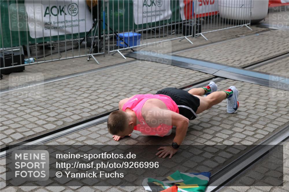 05.10.2025 - 20. swb-Marathon Bremen Yannick Fuchs http://msf.ph/oto/9266996 05.10.2025 12:09:00 Ziel  meine-sportfotos.de