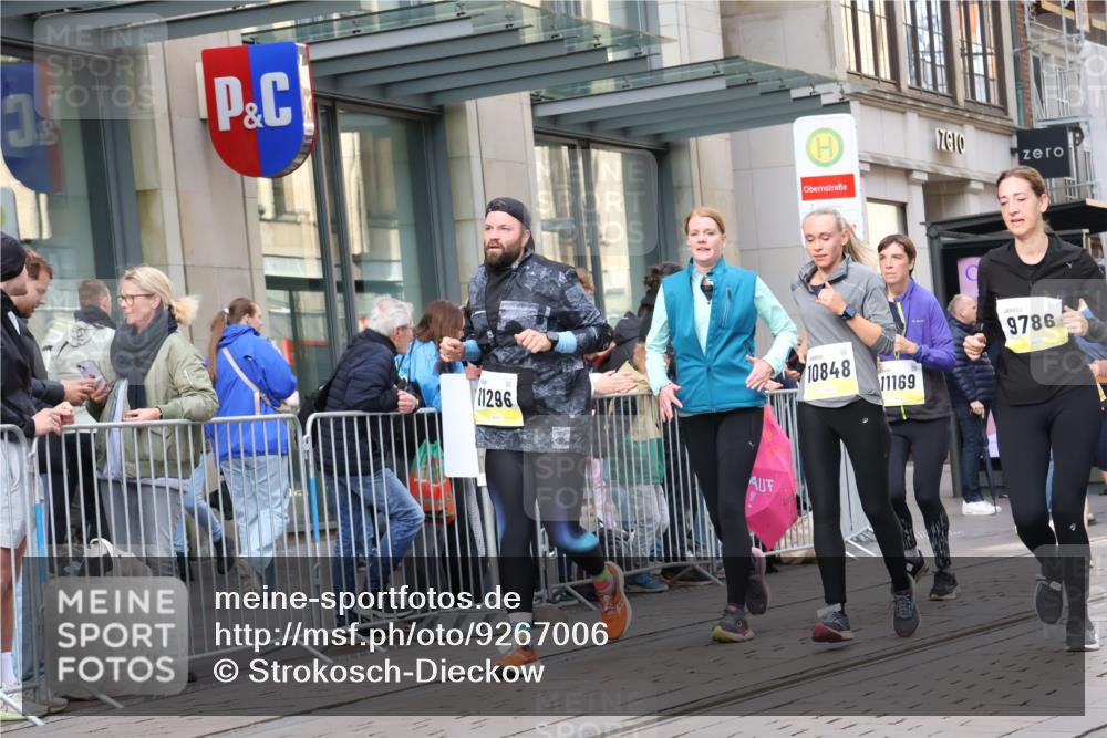 05.10.2025 - 20. swb-Marathon Bremen Strokosch-Dieckow http://msf.ph/oto/9267006 05.10.2025 11:05:50 Ziel 7979, 9205, 9228, 9355, 9387, 9438, 9523, 9712, 9786, 9931, 10081, 10095, 10100, 10101, 10152, 10192, 10243, 10249, 10374, 10404, 10462, 10587, 10597, 10623, 10848, 11065, 11092, 11134, 11169, 11231, 11233, 11296, 11425, 11433, 11468, 11525, 7979, 9205, 9228, 9355, 9387, 9438, 9523, 9712, 9786, 9931, 10081, 10095, 10100, 10101, 10152, 10192, 10243, 10249, 10374, 10404, 10462, 10587, 10597, 10623, 10848, 11065, 11092, 11134, 11169, 11425, 11468 meine-sportfotos.de