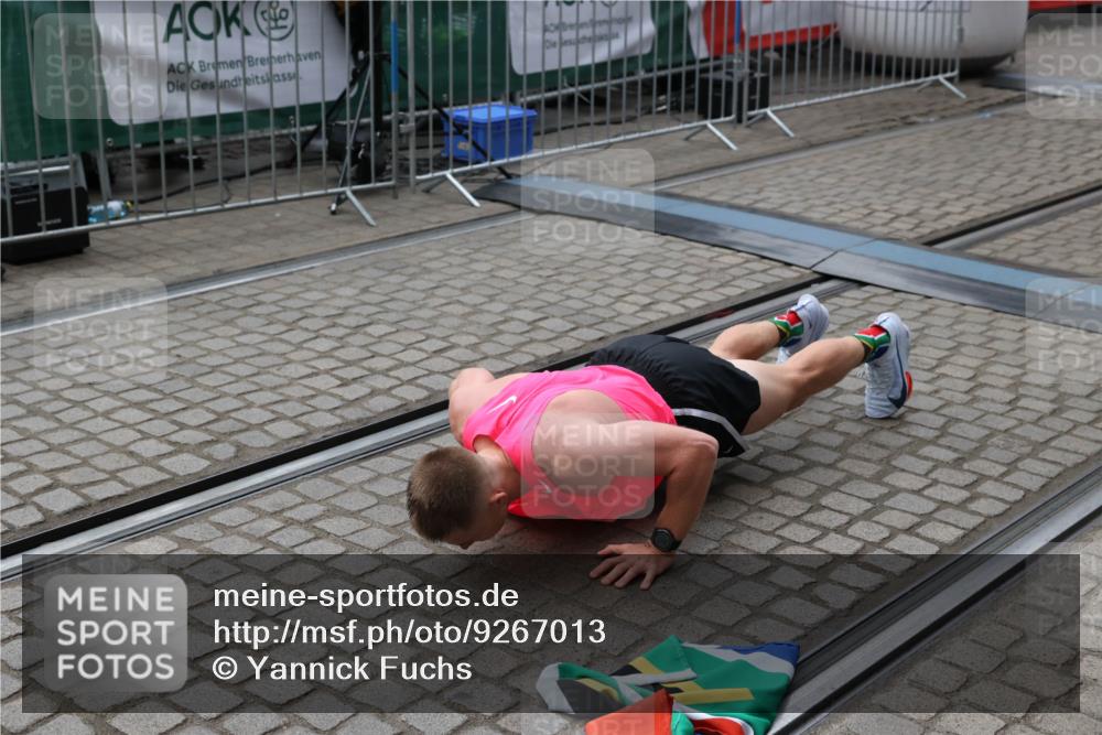 05.10.2025 - 20. swb-Marathon Bremen Yannick Fuchs http://msf.ph/oto/9267013 05.10.2025 12:09:00 Ziel  meine-sportfotos.de