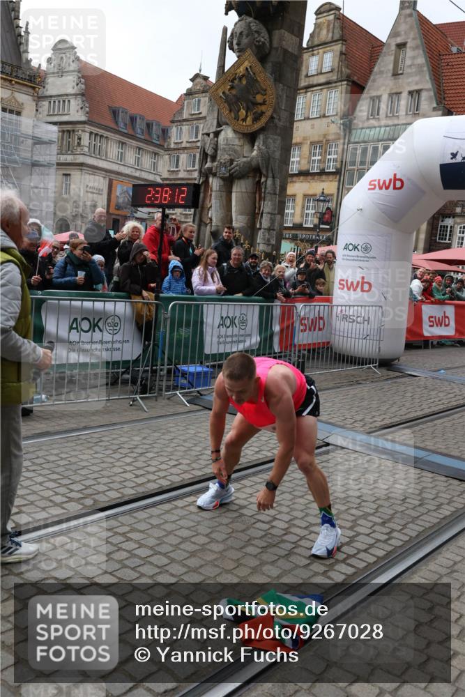05.10.2025 - 20. swb-Marathon Bremen Yannick Fuchs http://msf.ph/oto/9267028 05.10.2025 12:09:02 Ziel  meine-sportfotos.de