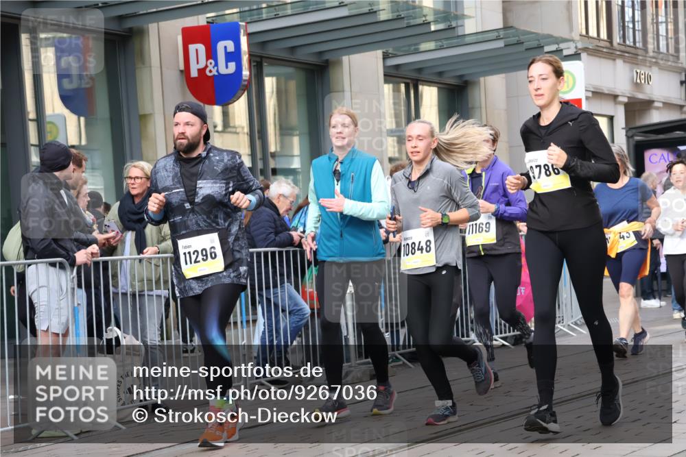 05.10.2025 - 20. swb-Marathon Bremen Strokosch-Dieckow http://msf.ph/oto/9267036 05.10.2025 11:05:51 Ziel 7979, 9205, 9228, 9355, 9387, 9438, 9523, 9712, 9786, 9931, 10081, 10095, 10100, 10101, 10152, 10192, 10243, 10249, 10374, 10404, 10462, 10587, 10597, 10623, 10848, 11065, 11092, 11134, 11169, 11231, 11233, 11296, 11425, 11433, 11468, 11525, 7979, 9205, 9228, 9355, 9387, 9438, 9523, 9712, 9786, 9931, 10081, 10095, 10100, 10101, 10152, 10192, 10243, 10249, 10374, 10404, 10462, 10587, 10597, 10623, 10848, 11065, 11092, 11134, 11169, 11425, 11468 meine-sportfotos.de