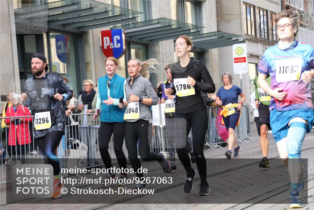 05.10.2025 - 20. swb-Marathon Bremen Strokosch-Dieckow http://msf.ph/oto/9267063 05.10.2025 11:05:51 Ziel 7979, 9205, 9228, 9355, 9387, 9438, 9523, 9712, 9786, 9931, 10081, 10095, 10100, 10101, 10152, 10192, 10243, 10249, 10374, 10404, 10462, 10587, 10597, 10623, 10848, 11065, 11092, 11134, 11169, 11231, 11233, 11296, 11425, 11433, 11468, 11525, 7979, 9205, 9228, 9355, 9387, 9438, 9523, 9712, 9786, 9931, 10081, 10095, 10100, 10101, 10152, 10192, 10243, 10249, 10374, 10404, 10462, 10587, 10597, 10623, 10848, 11065, 11092, 11134, 11169, 11425, 11468 meine-sportfotos.de
