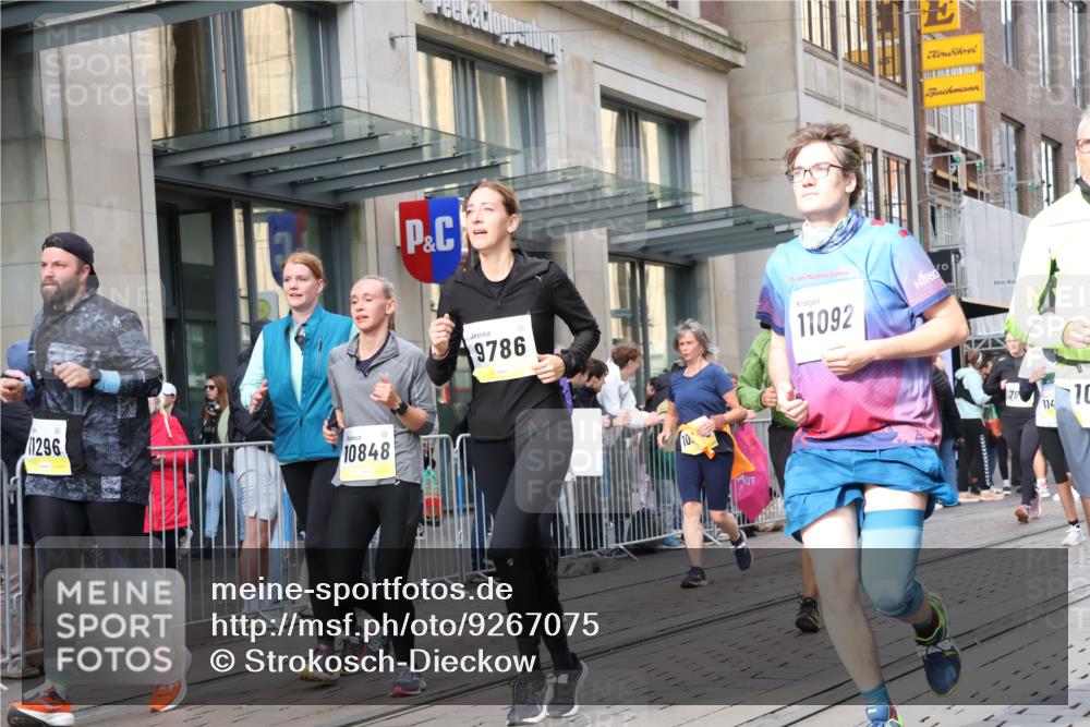 05.10.2025 - 20. swb-Marathon Bremen Strokosch-Dieckow http://msf.ph/oto/9267075 05.10.2025 11:05:52 Ziel 7979, 9205, 9228, 9355, 9387, 9438, 9523, 9712, 9786, 9931, 10081, 10095, 10100, 10101, 10152, 10192, 10243, 10249, 10374, 10404, 10462, 10587, 10597, 10611, 10623, 10848, 11065, 11092, 11134, 11169, 11231, 11233, 11296, 11425, 11433, 11468, 11485, 11525, 7979, 9205, 9228, 9355, 9387, 9438, 9523, 9712, 9786, 9931, 10081, 10095, 10100, 10101, 10152, 10192, 10243, 10249, 10374, 10404, 10462, 10587, 10597, 10611, 10623, 10848, 11065, 11092, 11134, 11169, 11425, 11468 meine-sportfotos.de