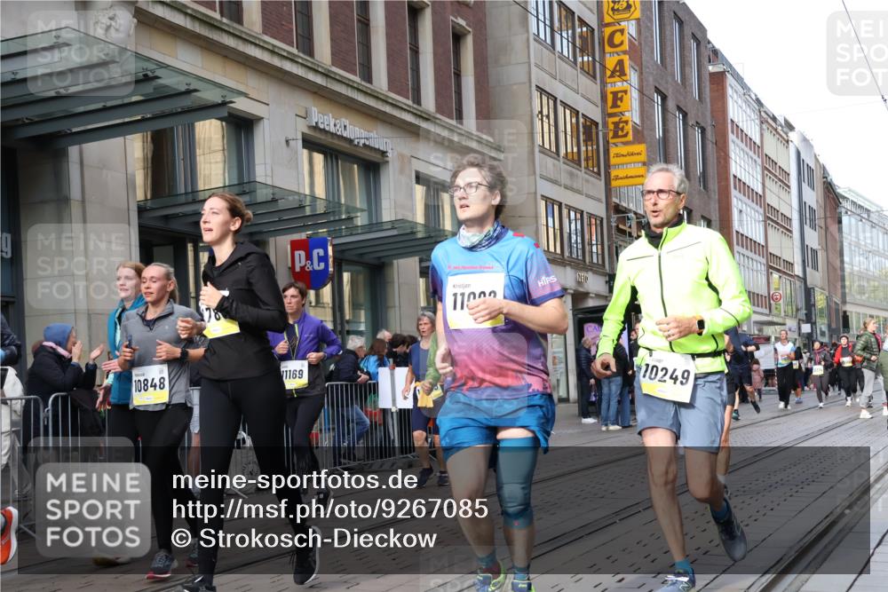 05.10.2025 - 20. swb-Marathon Bremen Strokosch-Dieckow http://msf.ph/oto/9267085 05.10.2025 11:05:52 Ziel 7979, 9205, 9228, 9355, 9387, 9438, 9523, 9712, 9786, 9931, 10081, 10095, 10100, 10101, 10152, 10192, 10243, 10249, 10374, 10404, 10462, 10587, 10597, 10611, 10623, 10848, 11065, 11092, 11134, 11169, 11231, 11233, 11296, 11425, 11433, 11468, 11485, 11525, 7979, 9205, 9228, 9355, 9387, 9438, 9523, 9712, 9786, 9931, 10081, 10095, 10100, 10101, 10152, 10192, 10243, 10249, 10374, 10404, 10462, 10587, 10597, 10611, 10623, 10848, 11065, 11092, 11134, 11169, 11425, 11468 meine-sportfotos.de